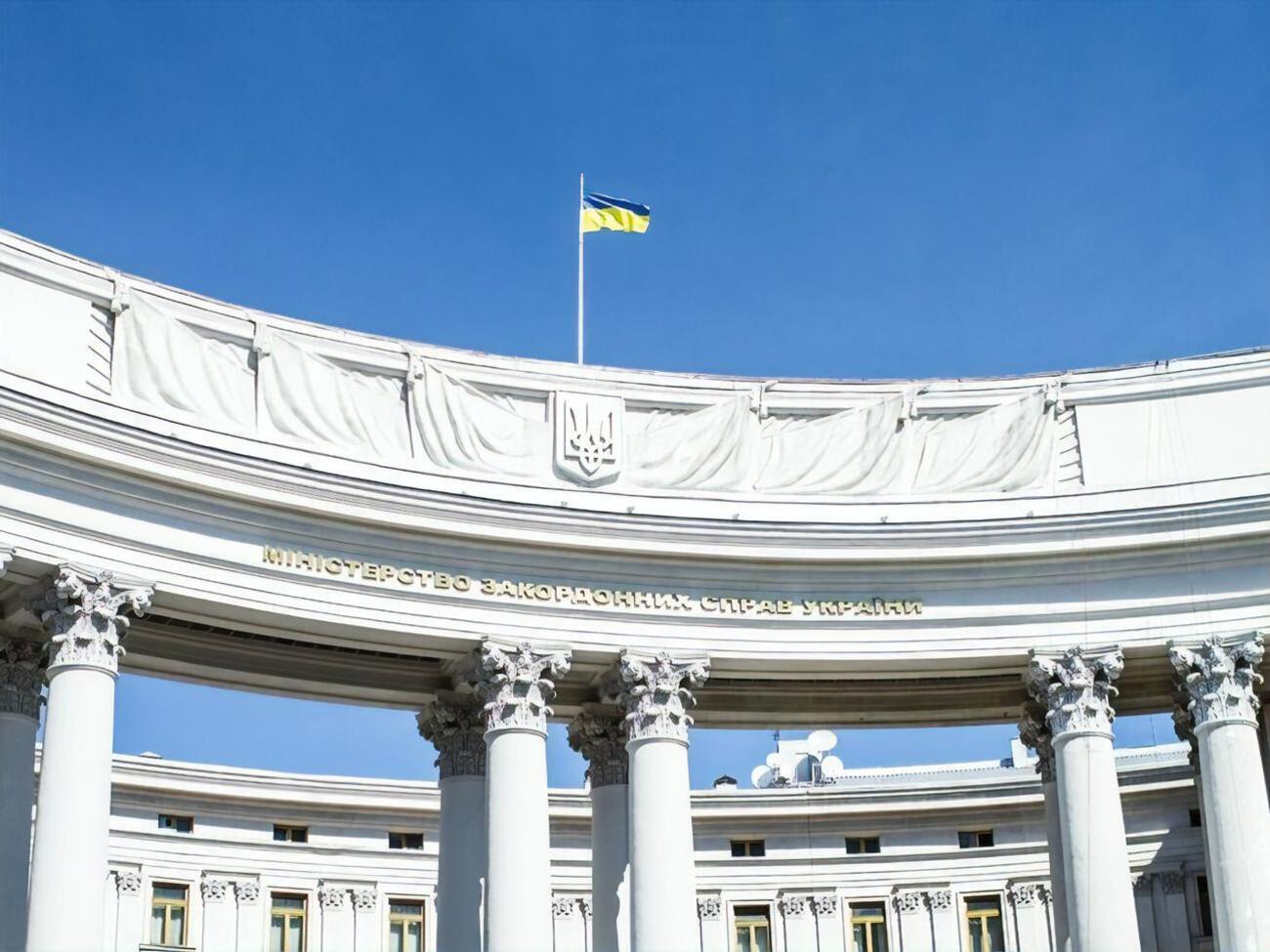 Посольства України у Великобританії, Ізраїлі, Латвії, Нідерландах, ФРН почали попередній запис через інтернет