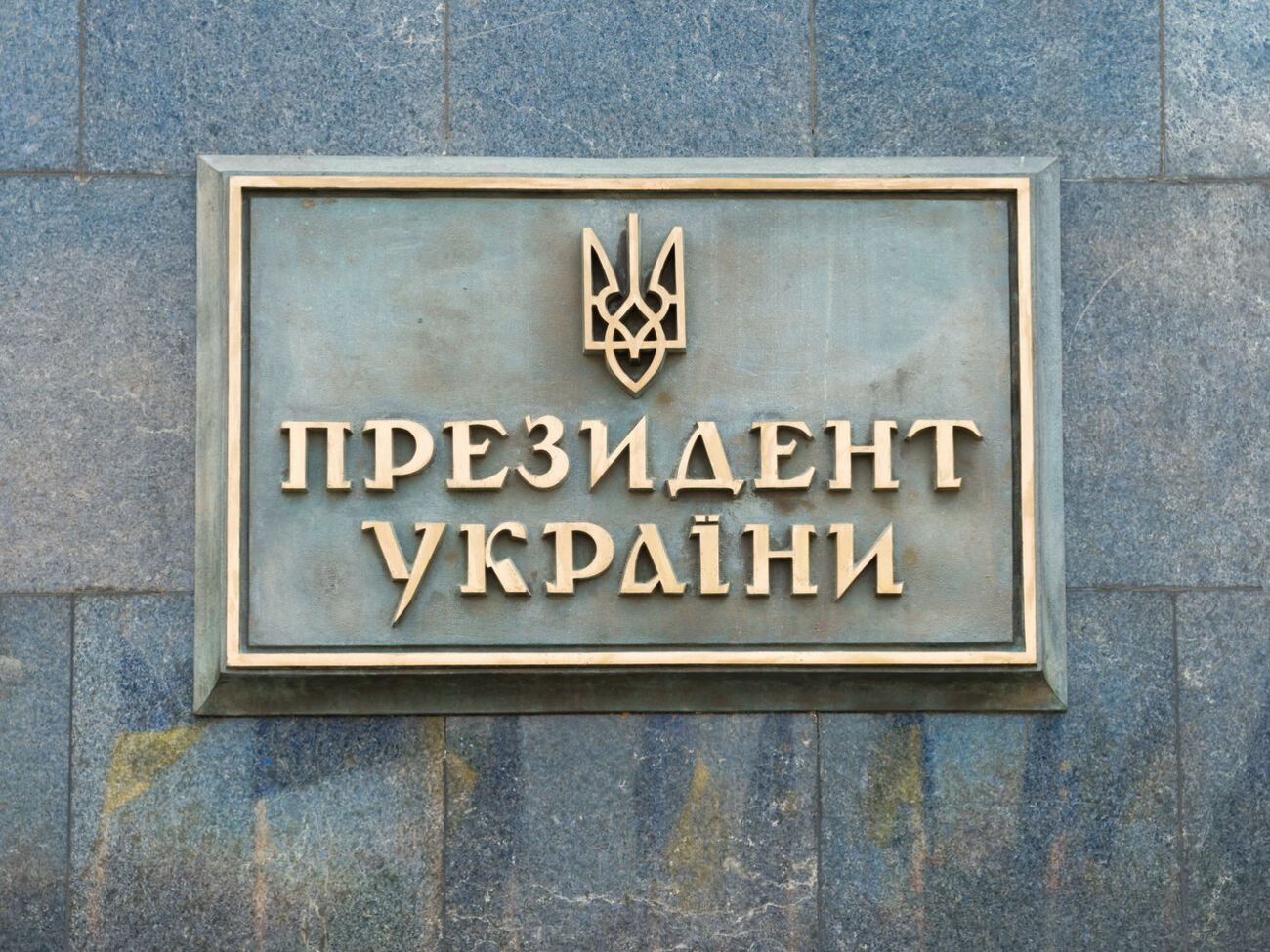 Зеленський продовжив дію санкцій проти російських сайтів і соцмереж