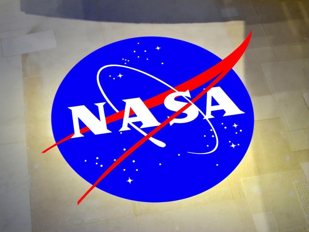 В рамках программы NASA планирует высадить на поверхность Луны первую женщину и еще одного мужчину до 2024 года