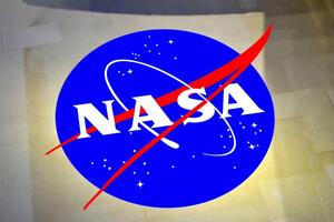 В рамках программы NASA планирует высадить на поверхность Луны первую женщину и еще одного мужчину до 2024 года