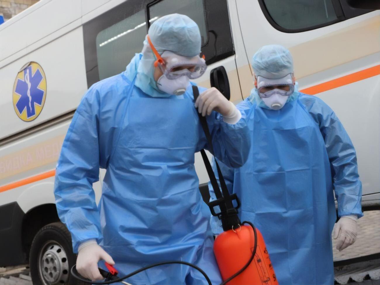 Під контролем медиків зараз перебуває приблизно 250 прикордонників, які контактували з хворими