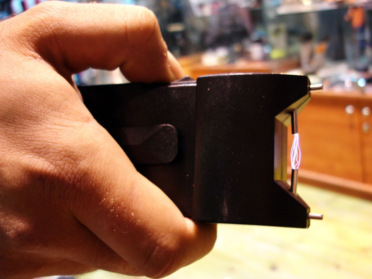 Электрошокер является гораздо более щадящим методом остановки правонарушителя, чем дубинка, полагают в МВД Украины