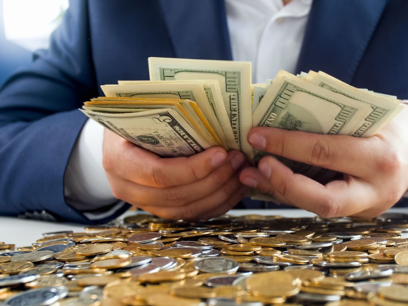 С российского богача в Украине сняли все ограничения