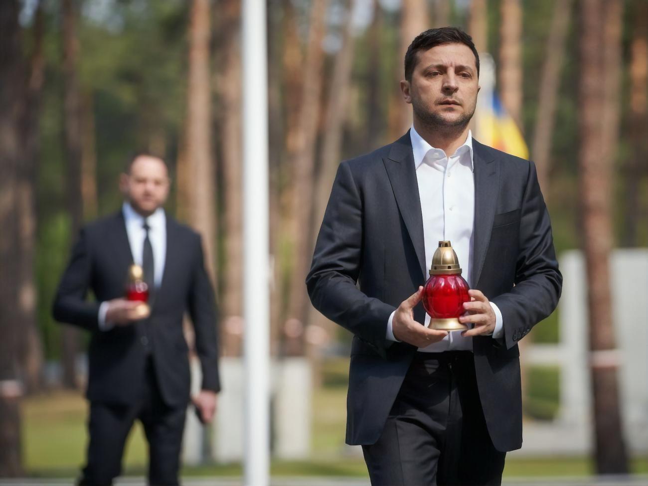 Зеленский: Тоталитарная машина без колебаний уничтожала на своем пути человеческие жизни и судьбы