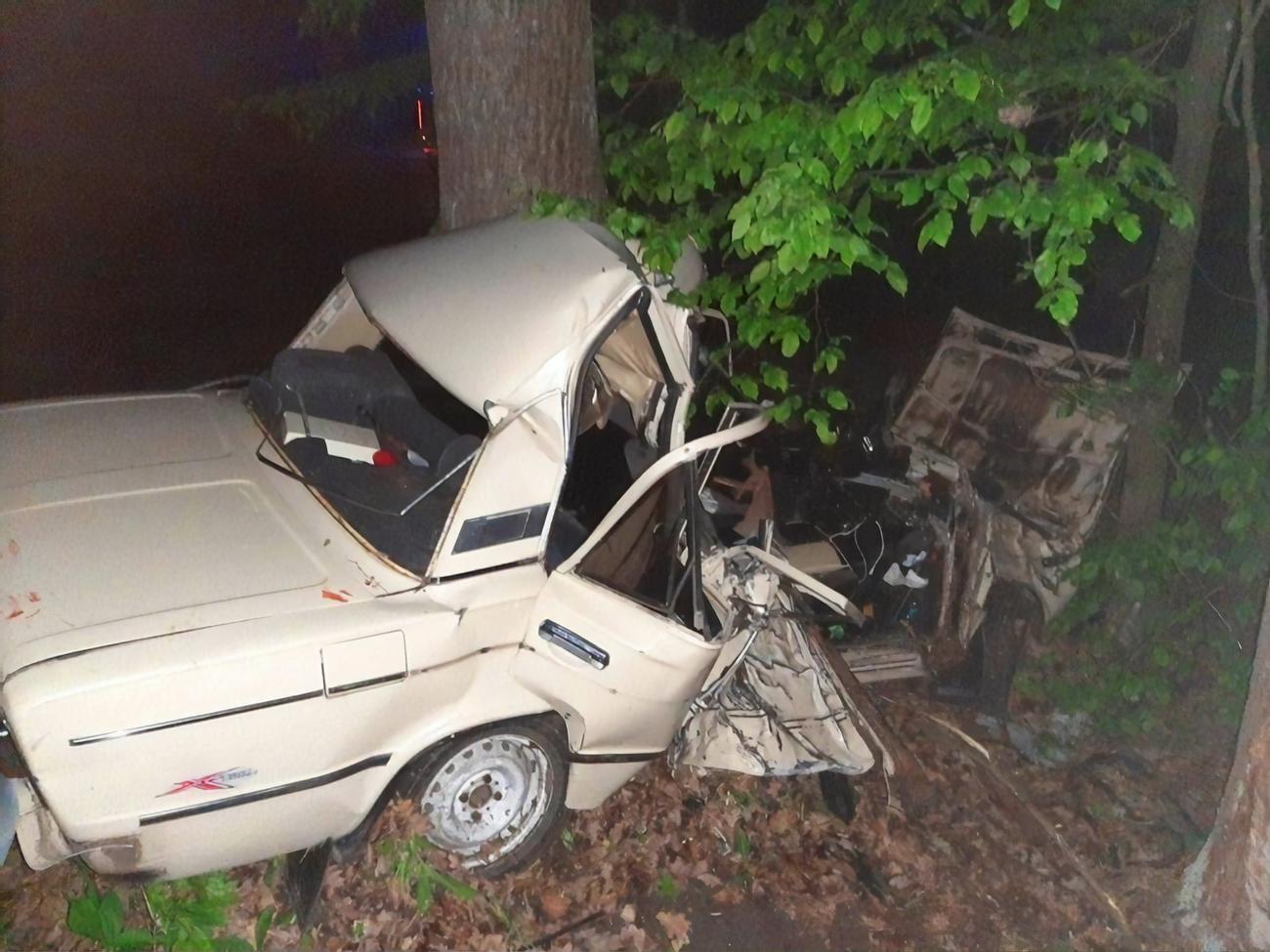 В автомобиле находились пять человек, трое из них погибли