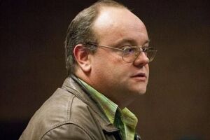 Павелко и другие участники аферы с футбольными площадками суетятся сейчас, как тараканы на кухне, где хозяин зажег свет и уже снял с ноги тапок