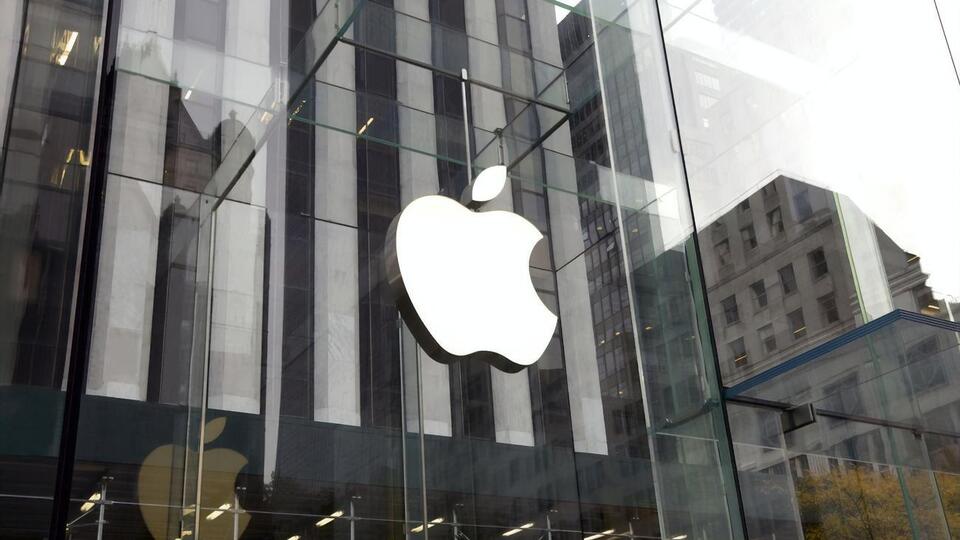 На початку лютого Apple закрила всі свої магазини в Китаї, а в середині березня – по всьому світу