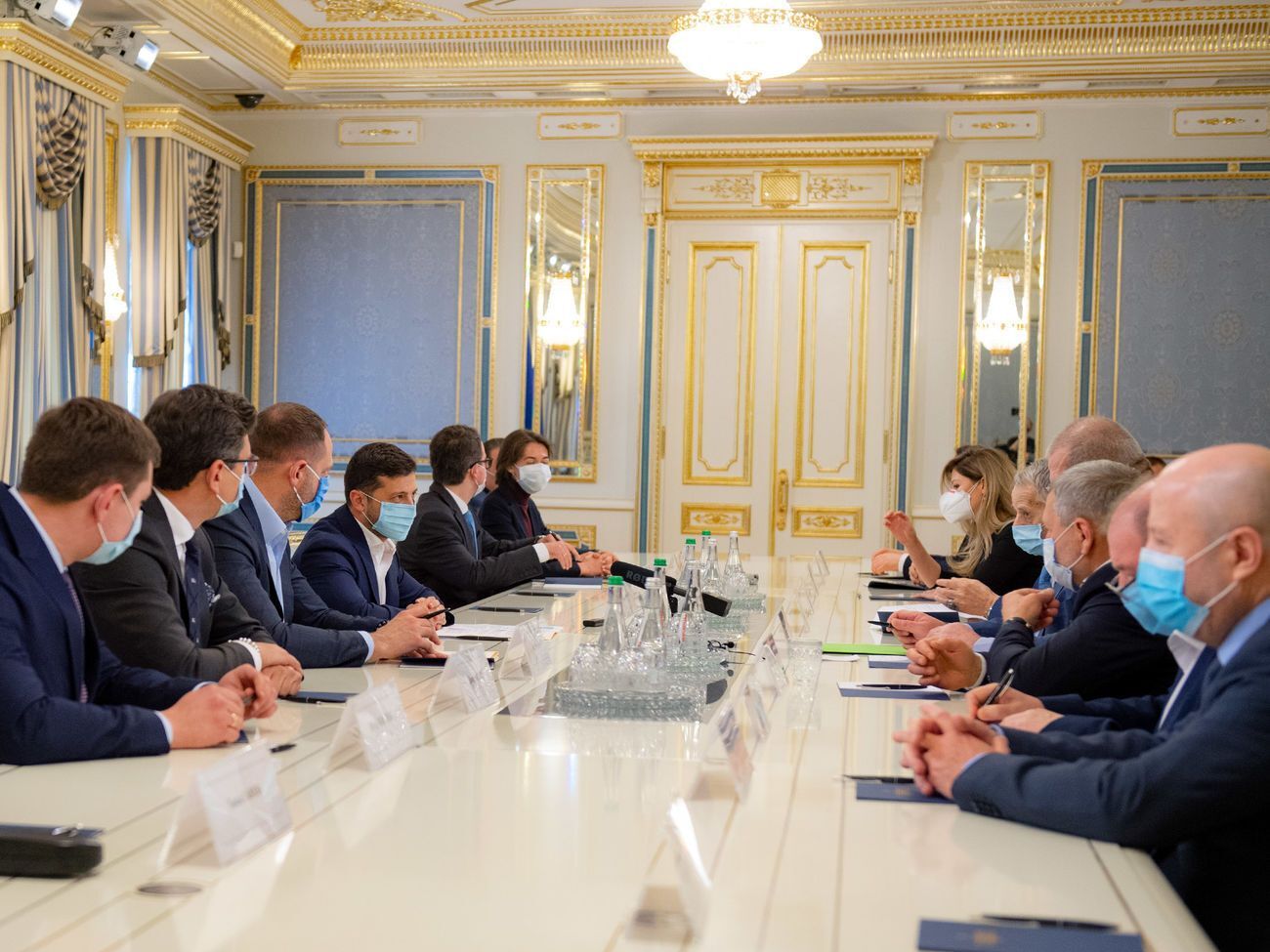 Зеленский провел встречу с крымскими татарами