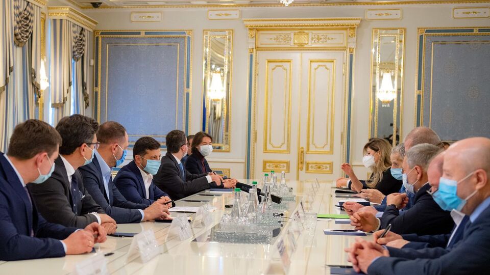 Зеленский провел встречу с крымскими татарами