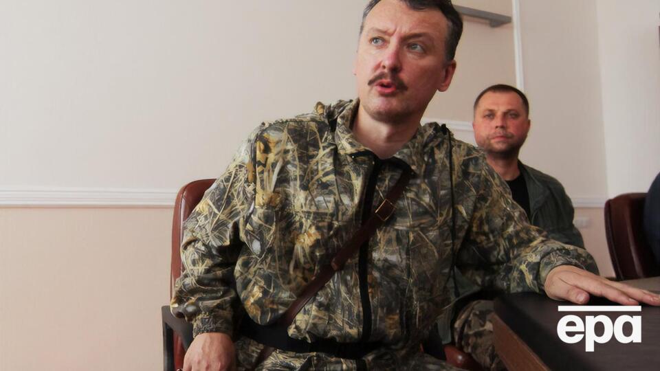 Гіркін стверджує, що Поправку і Дяковського розстріляли, однак, за даними МВС України, чоловіків катували й утопили в річці, коли вони були непритомними