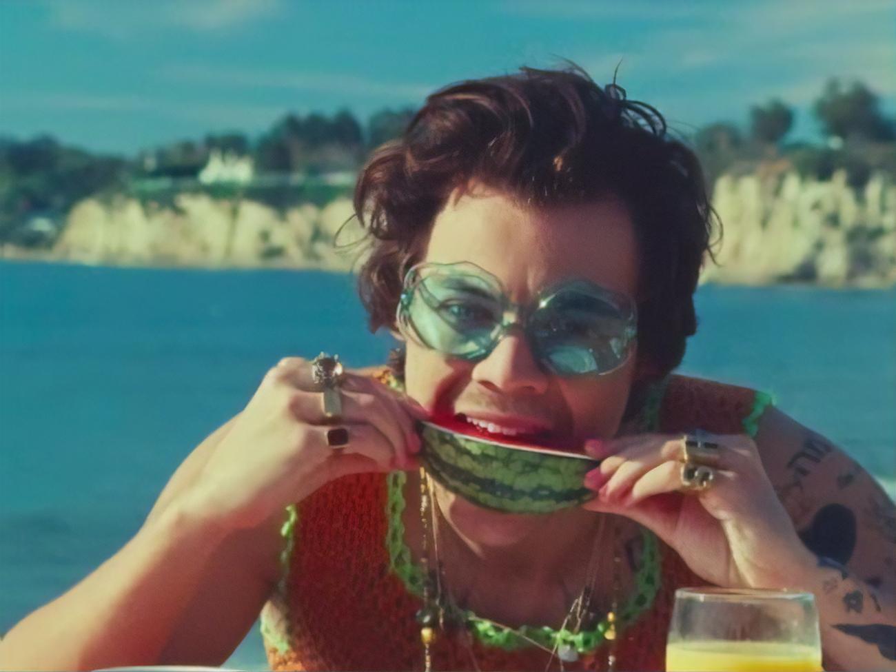 Стайлз: Це відео присвячене дотикам