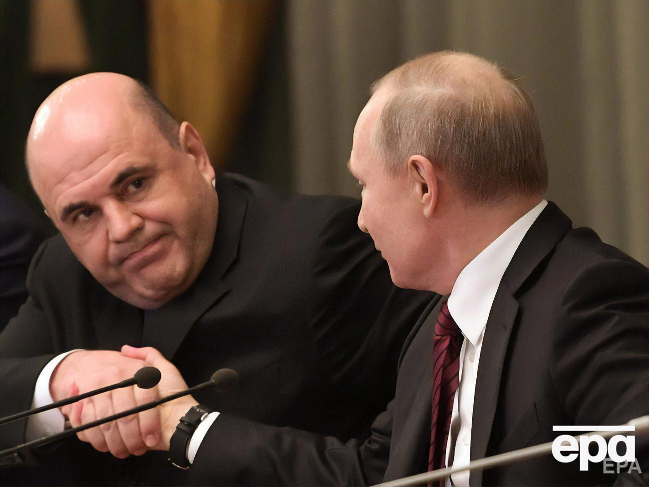 Путин (справа) вернул Мишустину полномочия премьера