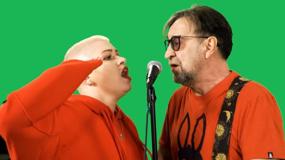 ДДТ: "Что же, дядя, ты такой злой? Исподлобья на на нас всех глядя, воешь, как волк под луной"