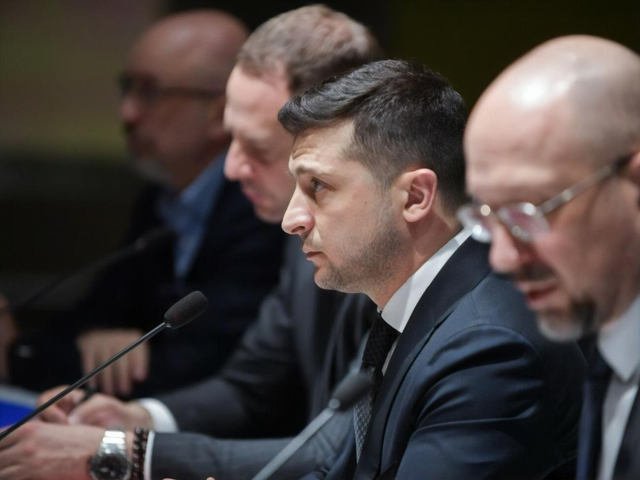 Звільненого Зеленським (на фото в центрі) Устименка призначили на посаду 20 березня 2015 року