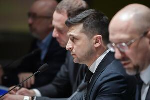 Звільненого Зеленським (на фото в центрі) Устименка призначили на посаду 20 березня 2015 року