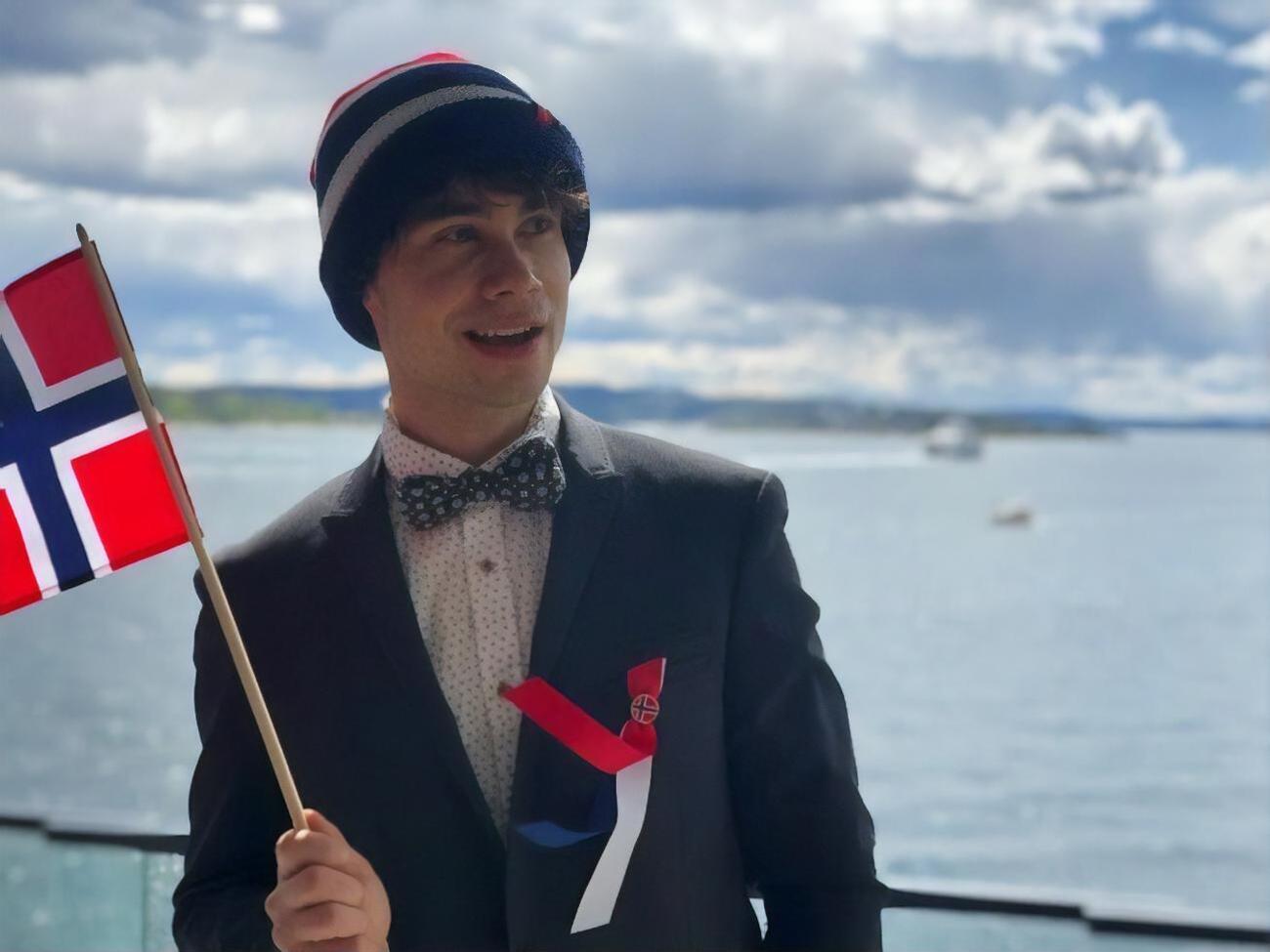 1990-го року Рибак із батьками переїхав до Норвегії