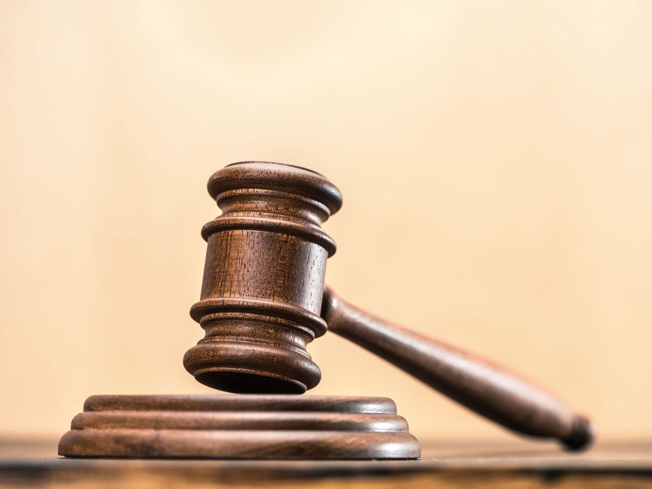 Суд усунув слідчого і прокурора від справи про постачання бронежилетів