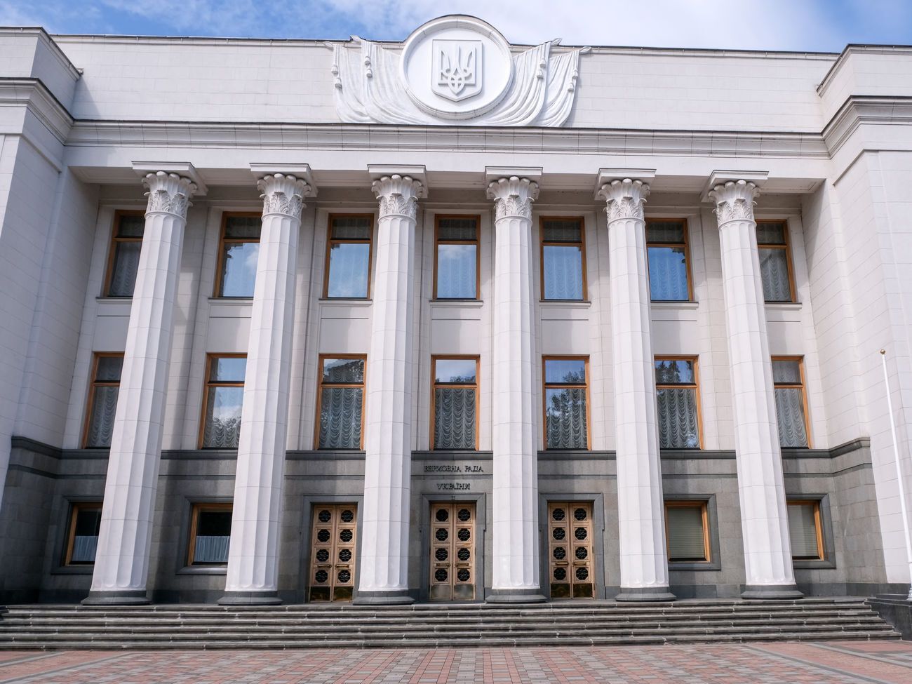 У Раді не стали розглядати законопроєкт, який дозволяє надавати окремим категоріям іноземців громадянство України