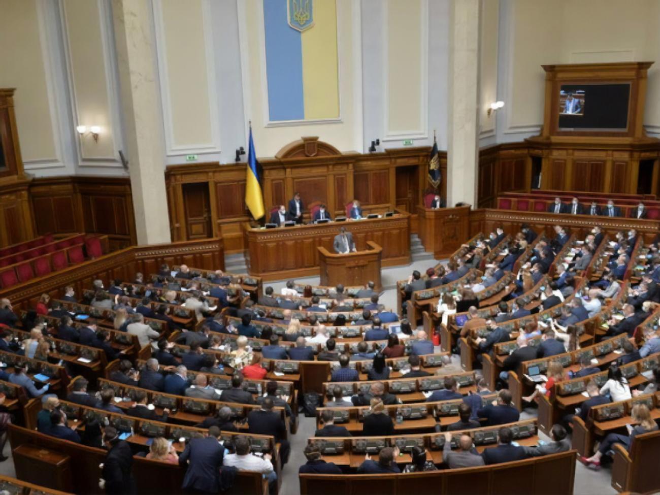 Рада, згідно із запропонованим законопроєктом, зможе звільняти не більше ніж третину Кабміну за сесію