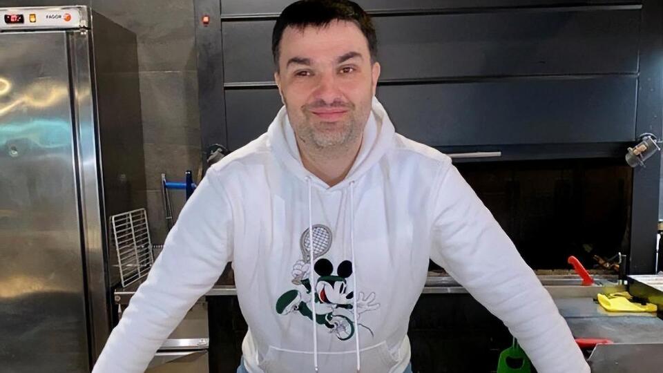 Федотенков зазначив, що всі столики будуть на відстані понад півтора метра, а офіціанти будуть у масках і рукавичках