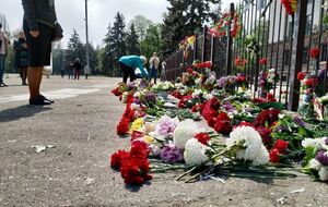 До Будинку профспілок пускають по двоє людей