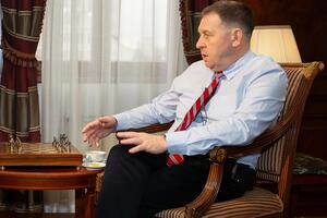 Илларионов отметил, что осенью в России массово болели пневмонией