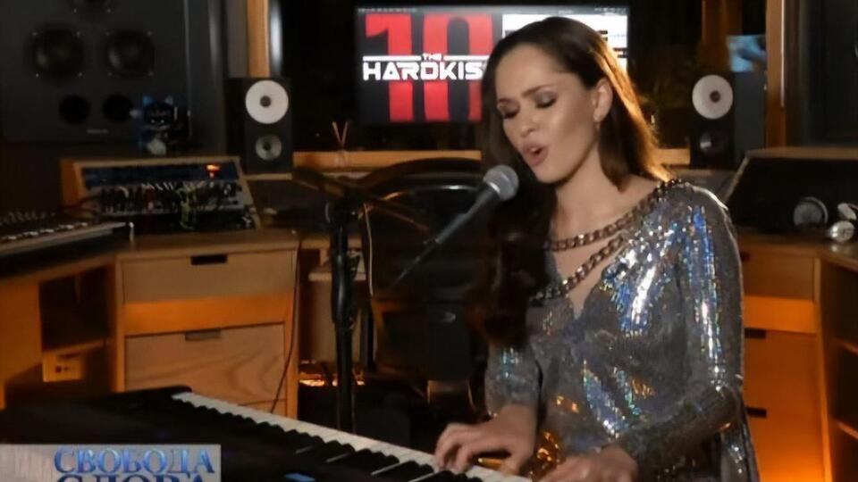 Саніна виконала пісню по відеозв'язку