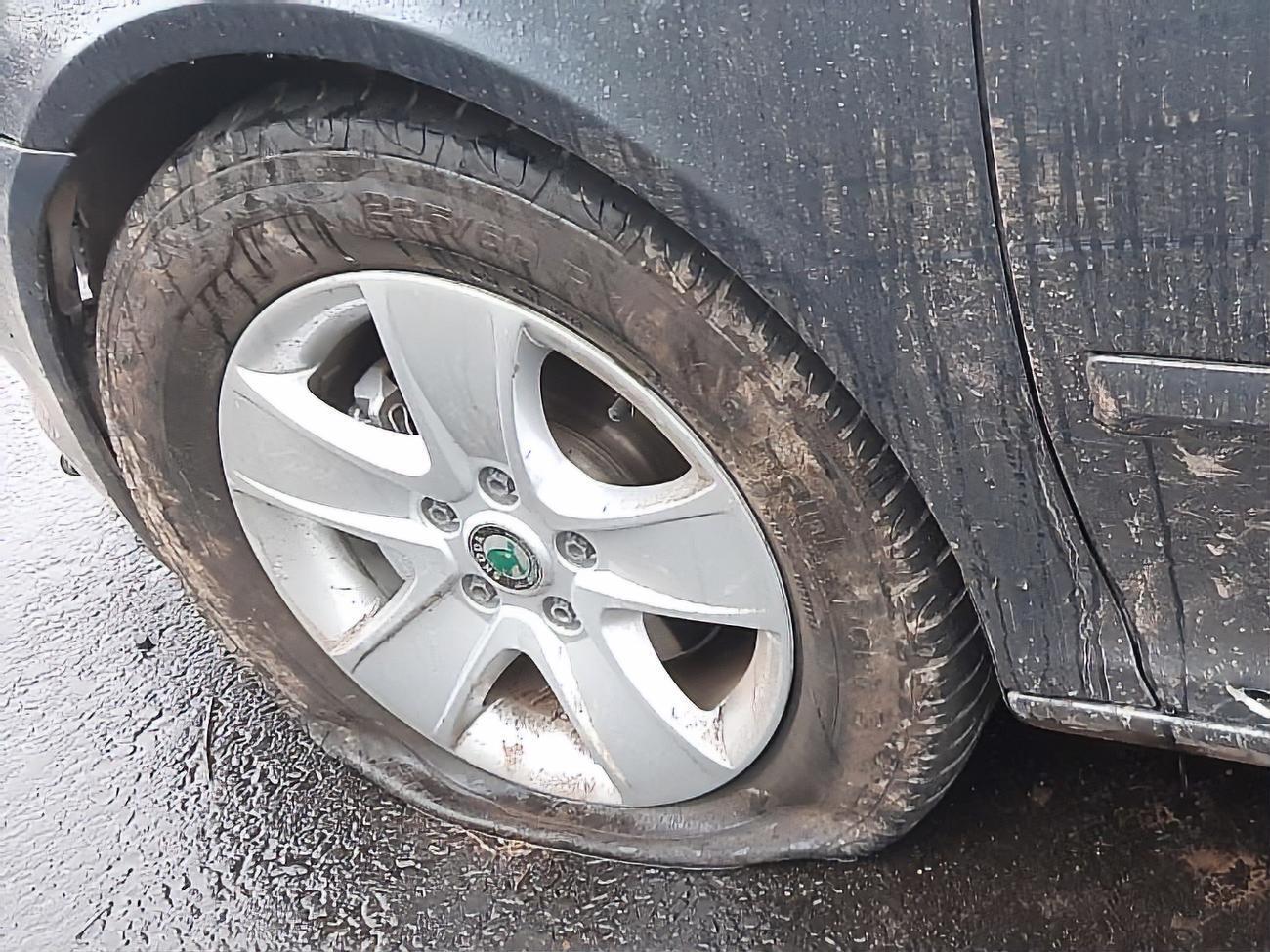 Щоб зупинити машину, стріляли по колесах