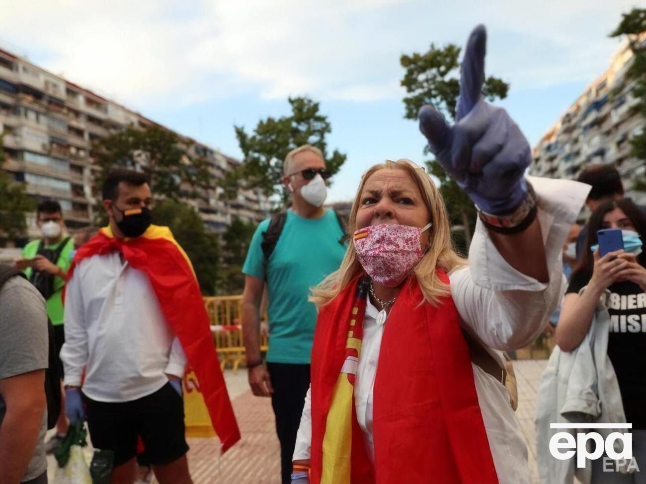 Скрізь, де не можна дотримуватися двометрової дистанції, іспанці будуть у масках