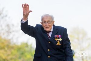 До свого 100-річчя Мур запустив флешмоб для збору коштів лікарям
