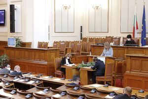 Парламент Болгарії просить уряд вплинути на Україну