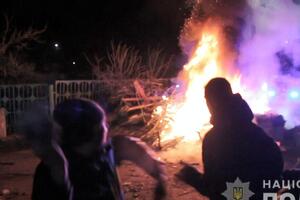 Протестанти закидали автобуси з евакуйованими українцями камінням