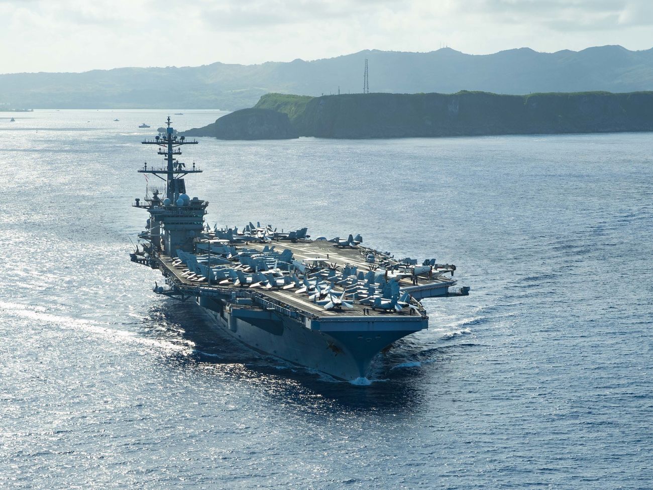 USS Theodore Roosevelt снова вышел в море после двухмесячной карантинной стоянки