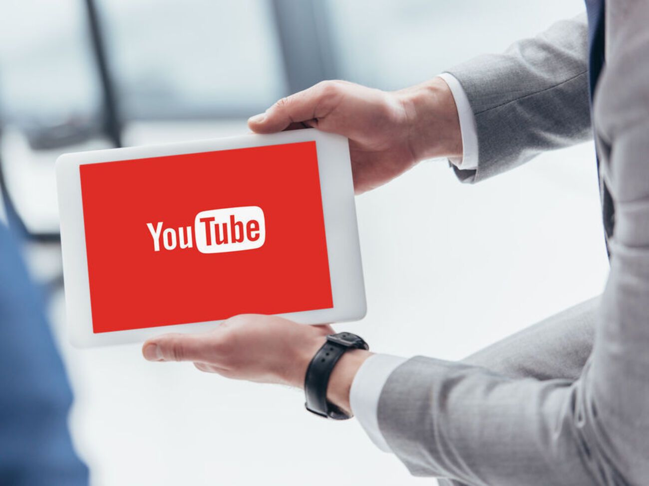 После трех предупреждений на YouTube канал будут закрывать