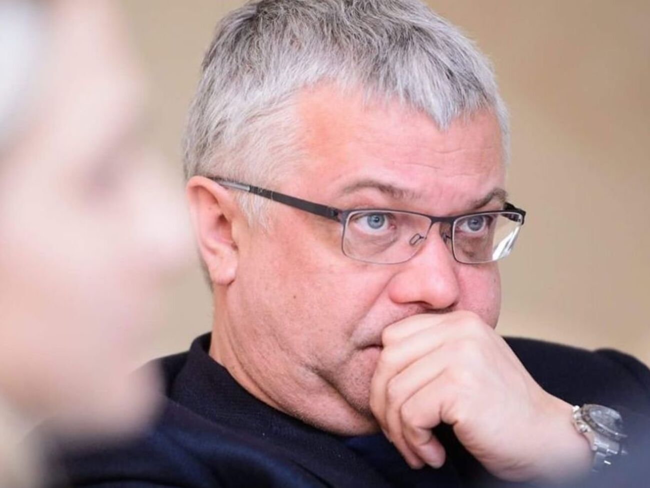 Соцсети забиты фото десятков воров, проходимцев, казнокрадов в вышиванках. И я сказал себе: "Нет, протестую". Свои фото поставлю с понедельника