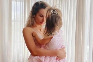 Співачка народила Тільду 24 травня 2018 року