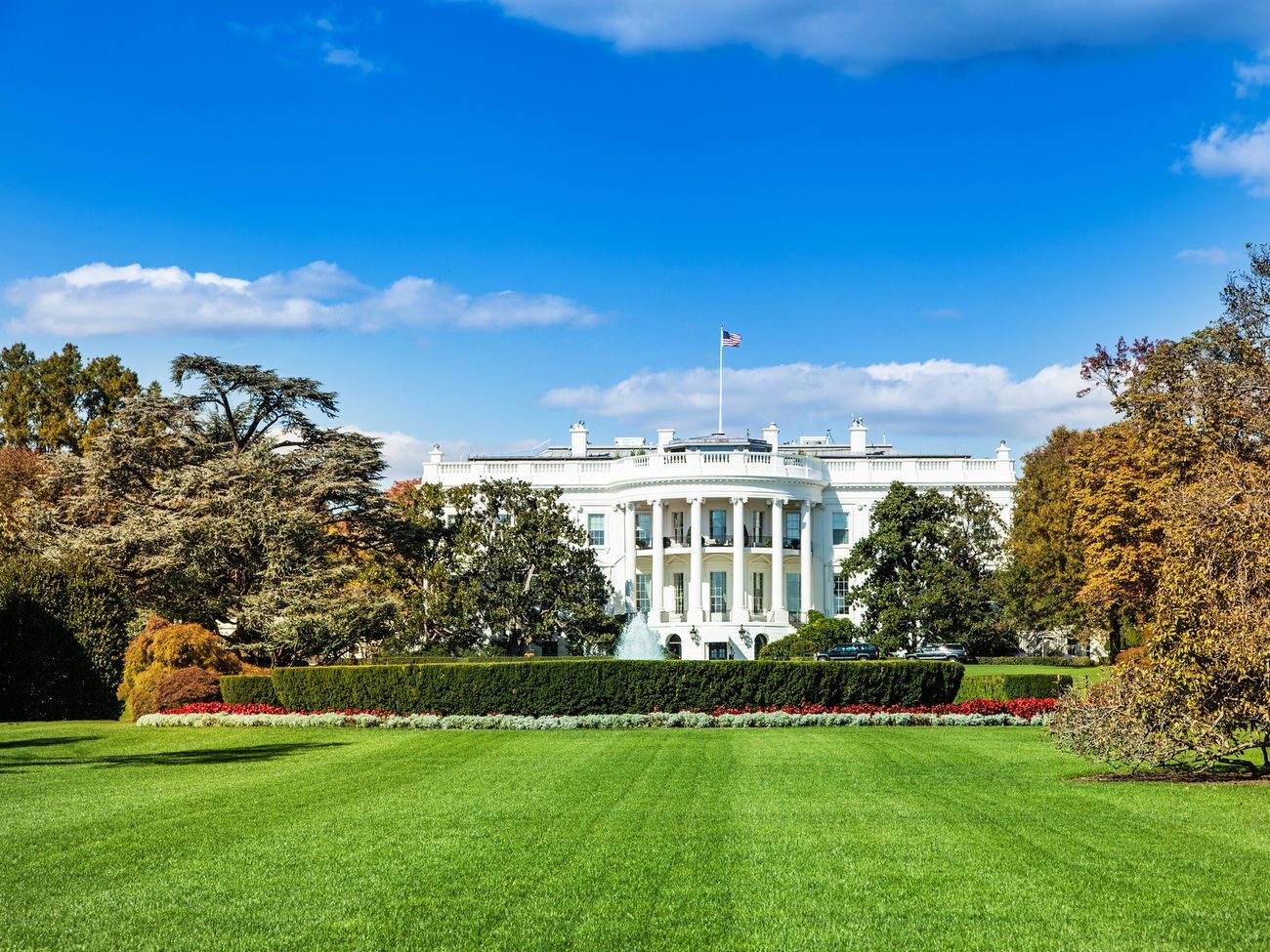 По данным СМИ, Белый дом разослал уведомления о выходе из соглашения, официально об этом пока не объявлено