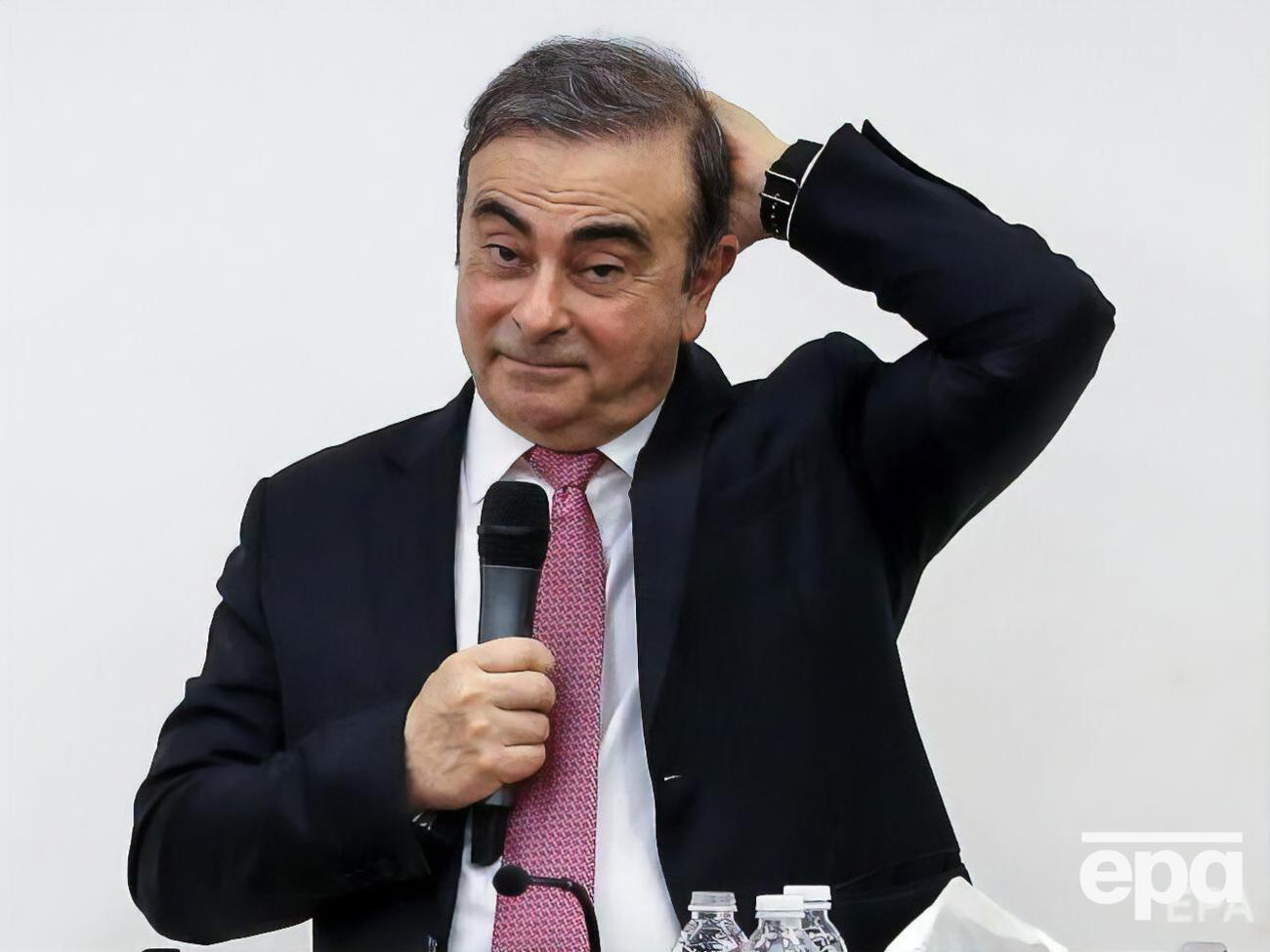 Гон сбежал из Японии на частном самолете