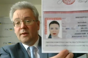 Цымбалюк продемонстрировал Постоянному совету ОБСЕ российские паспорта "представителей ЛДНР"