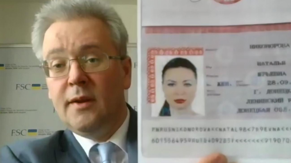 Цимбалюк продемонстрував Постійній раді ОБСЄ російські паспорти "представників ЛДНР"