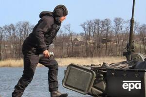 Українські військові відкрили по російських окупантах вогонь у відповідь