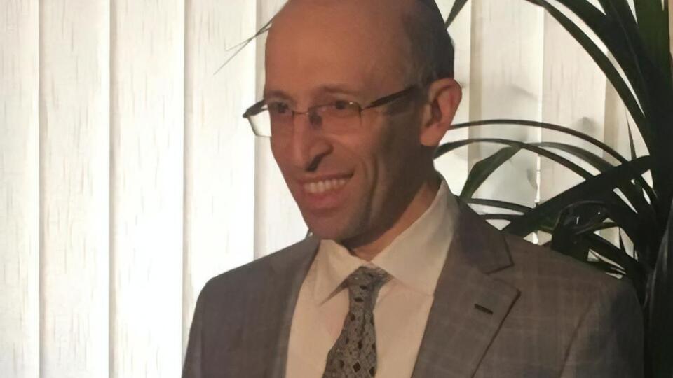 Леви: Ранее мы не сталкивались с необходимостью такого длительного пребывания пациентов на искусственной вентиляции