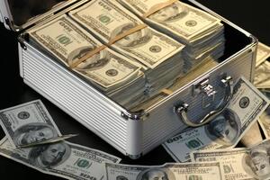 Коржаков назвав олігархів жадібними