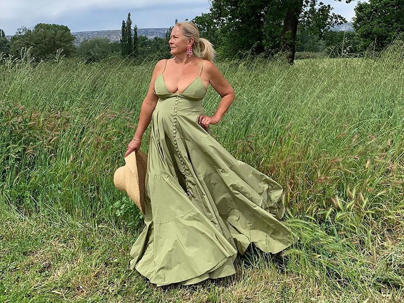 Бабушка Жакмюса надела одежду из его новой коллекции