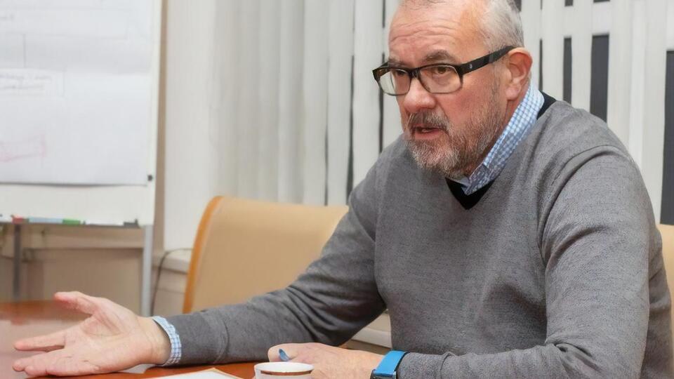 Нардепа зобов'язали здати закордонний паспорт