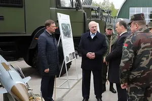 Лукашенко: Межконтинентальные баллистические ракеты с ядерным оружием нам нет смысла разрабатывать