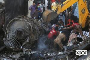 В авиакатастрофе в Пакистане погибли десятки людей