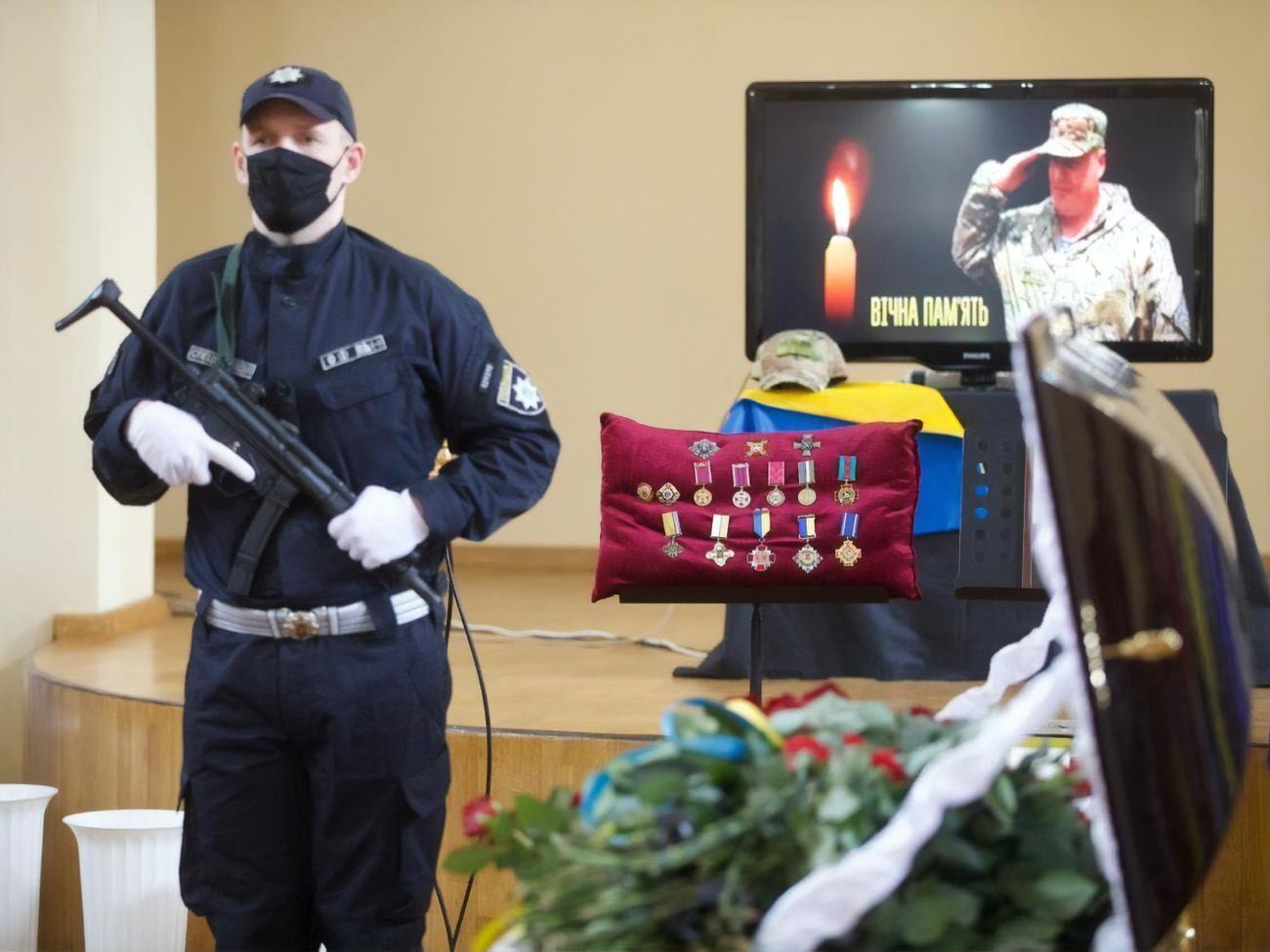 В Луганской области попрощались с командиром батальона "Луганск-1". Фоторепортаж