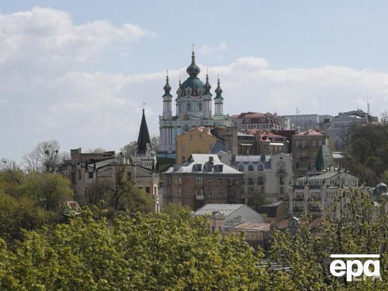 Общественный транспорт начнет работу в 12.00