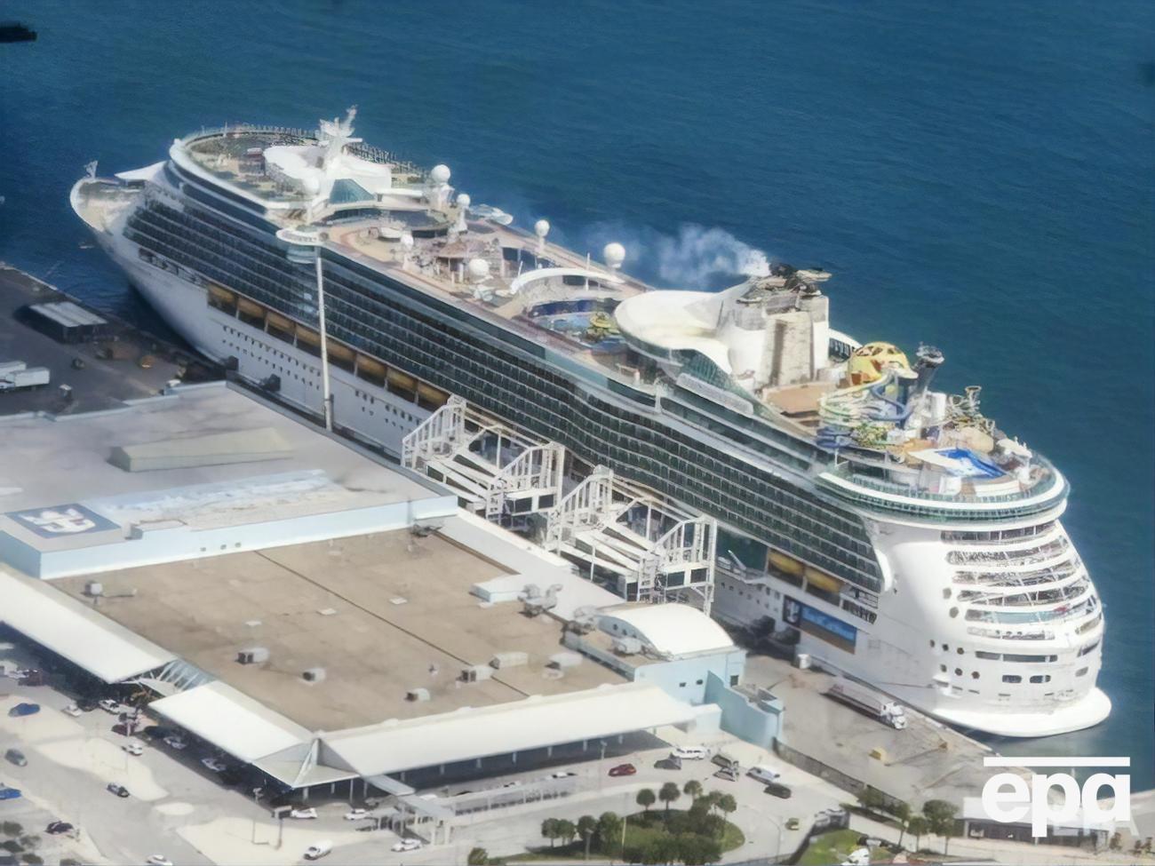 Круизные лайнеры остановили плавания из-за&nbsp;COVID-19
